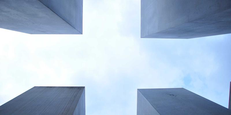 超越不锈钢与钛合金：金属玻璃如何重塑精密金属零部件的未来