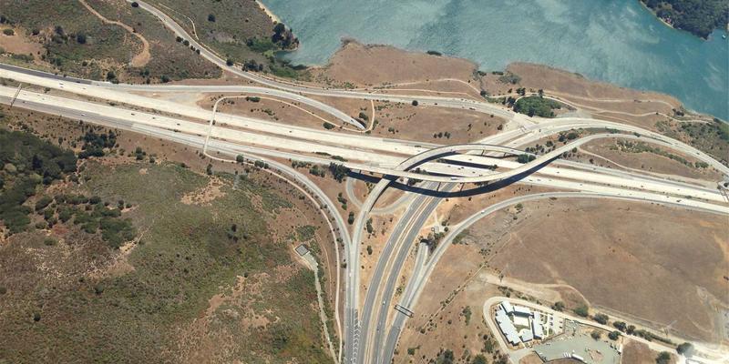 金属材料42:钛合金与不锈钢的性能对比与应用选择指南