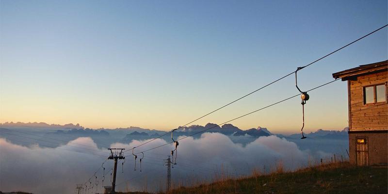 钛合金与铝合金：金属零部件制造的巅峰对决与协同创新